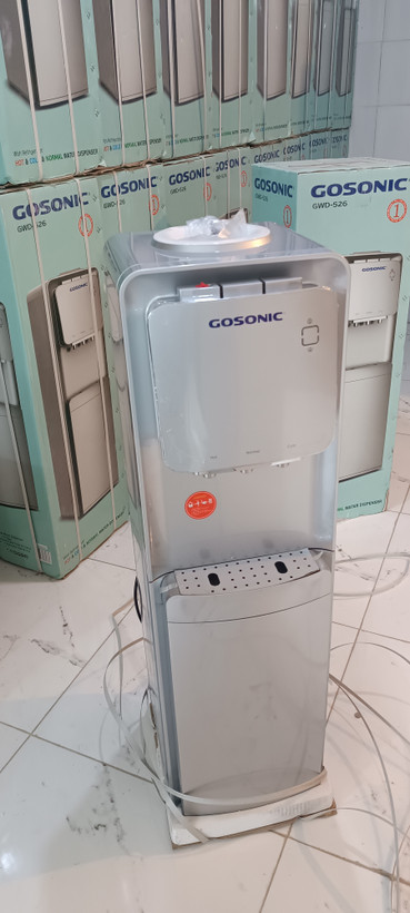 آبسردکن ایستاده یخچال دار گوسونیک مدل GWD_526